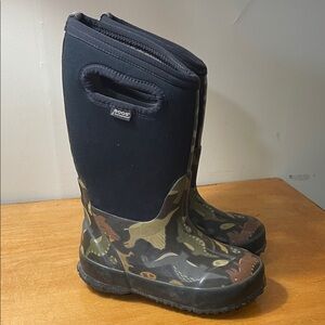 Bogs Kids Black Dinosaur Tall Rain Boots. Size 11